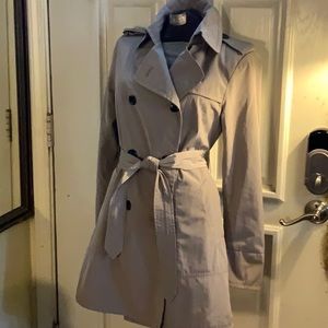 Vince Camuto short trench